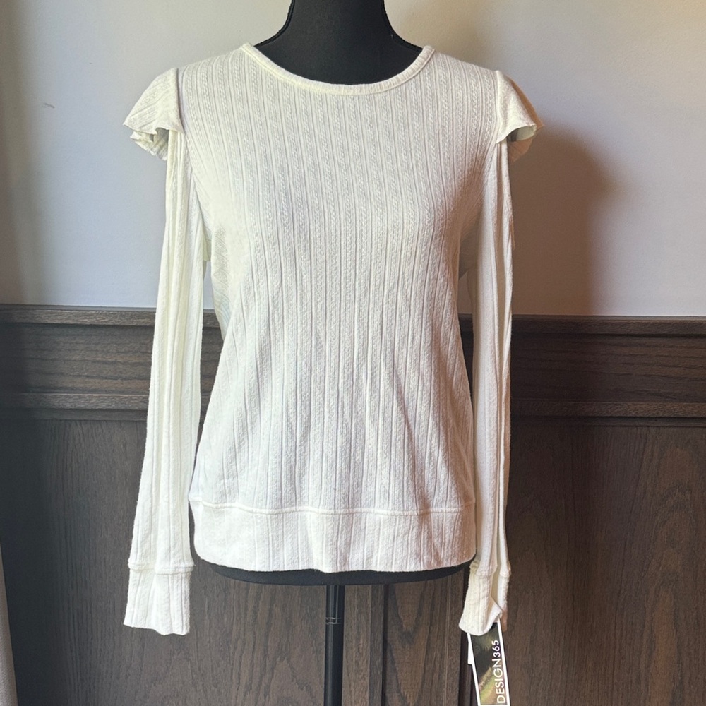 Design365 white ribbed cold shoulder top NWT